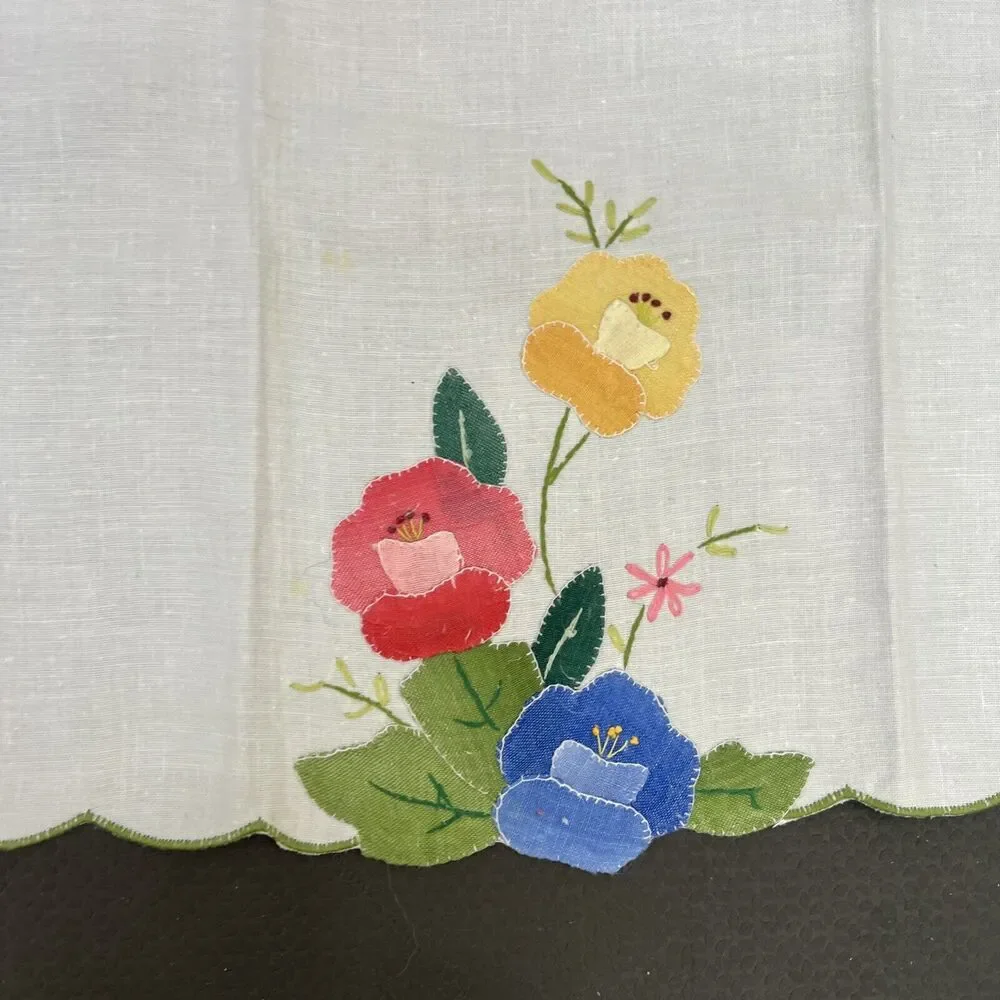 Vintage Floral Applique Embroidered Hand Tea Towel - Set of 2 FS Bnfts Charity